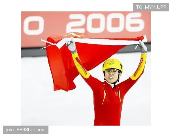 王濛又在训练馆啃鸡腿了，这自律和放纵的切换谁懂啊